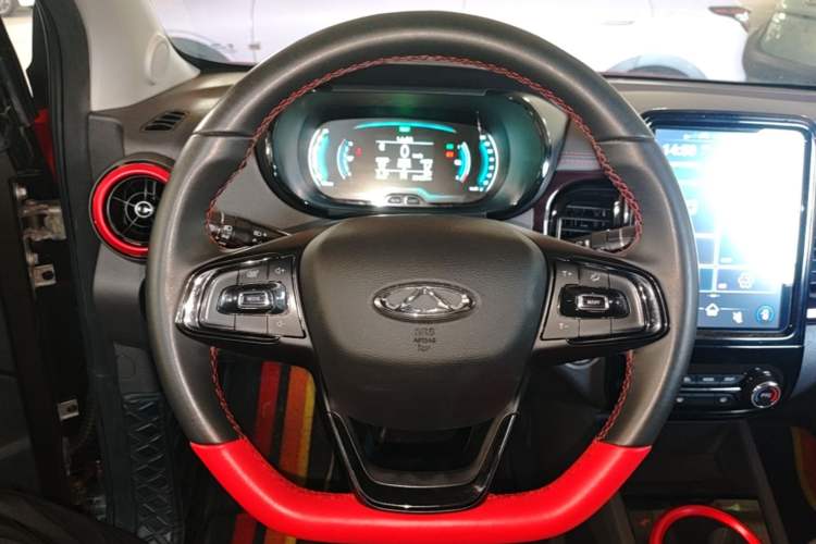 Used Chery QQ Little Ant 2022 Sweet Pink Edition Half-Sugar Version Lithium Iron Phosphate 29.2 kWh 30 kW 301 km Steering Wheel