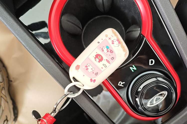 Used Chery QQ Little Ant 2022 Sweet Pink Edition Half-Sugar Version Lithium Iron Phosphate 29.2 kWh 30 kW 301 km Vehicle Key