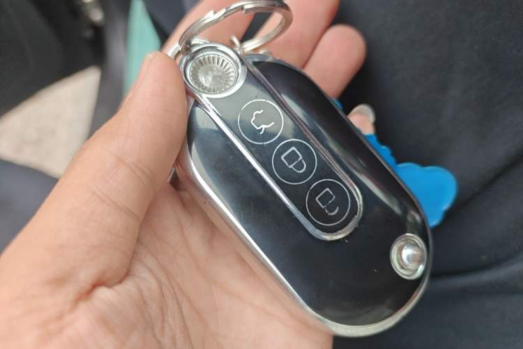 Used Chery QQ Little Ant 2022 Sweet Pink Edition Half-Sugar Version 3-Cell Lithium 30kW 408km Vehicle Key