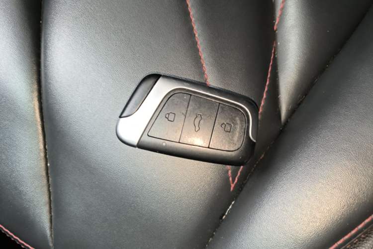 Used Chery QQ Little Ant 2022 Sweet Pink Edition Half-Sugar Version 3-Cell Lithium 30kW 301km Vehicle Key