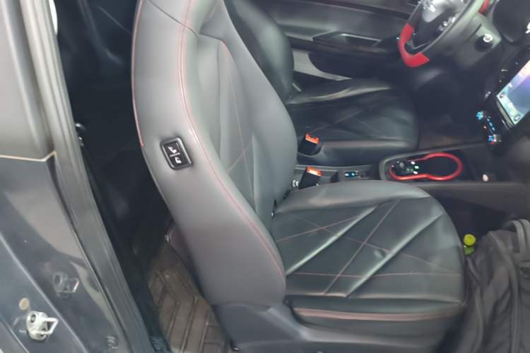 Used Chery QQ Little Ant 2022 Updated Version Sweet Pink Edition Full Sugar Version Lithium Iron Phosphate 30.7 kWh 30 kW 301 km Right Front Seat