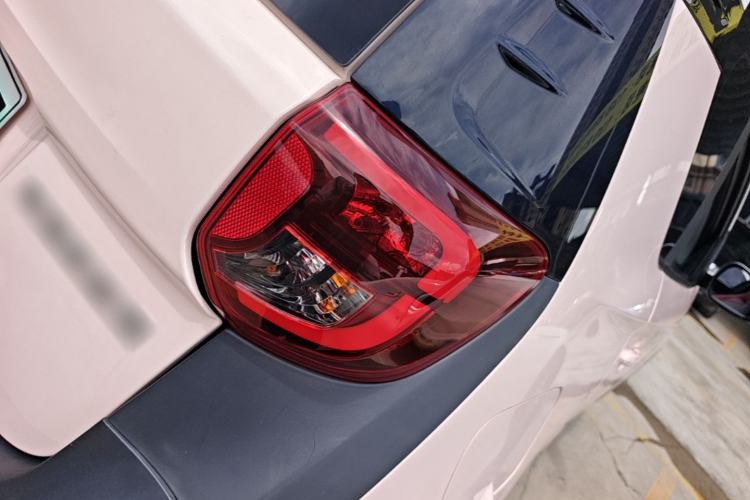 Used Chery QQ Little Ant 2022 Revised Version Sweet Pink Edition Half-Sugar Version Lithium Iron Phosphate 30.7 kWh 30 kW 301 km Right Rear Taillight