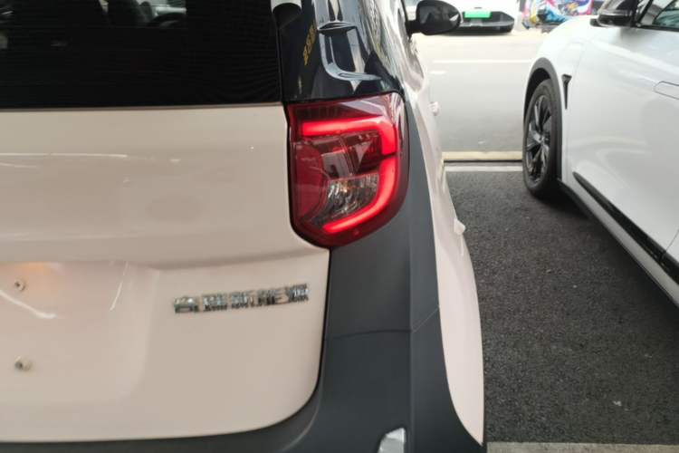 Used Chery QQ Little Ant 2022 Restyled Version Sweet Pink Edition Half-Sugar Version 30.6 kWh 30 kW 301 km Right Rear Taillight