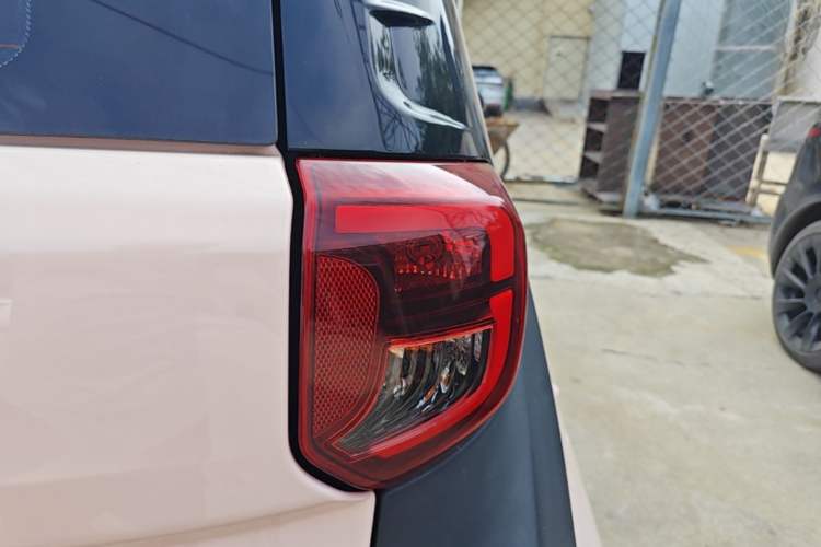 Used Chery QQ Little Ant 2022 Sweet Pink Edition Low-Sugar Version 30kW 301km Range Right Rear Taillight