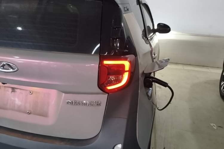 Used Chery QQ Little Ant 2022 Updated Version Sweet Pink Edition Full Sugar Version Lithium Iron Phosphate 30.7 kWh 30 kW 301 km Right Rear Taillight
