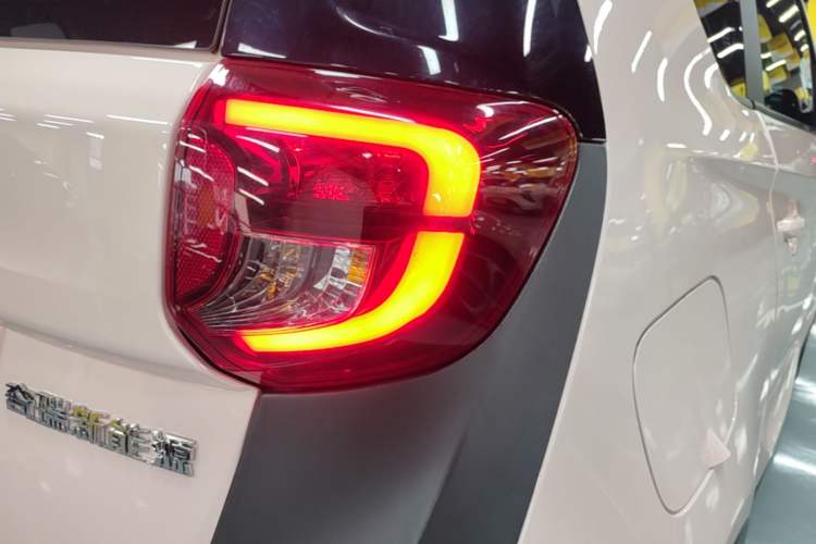 Used Chery QQ Little Ant 2022 Sweet Pink Edition Half-Sugar Version Lithium Iron Phosphate 30 kW 301 km Right Rear Taillight