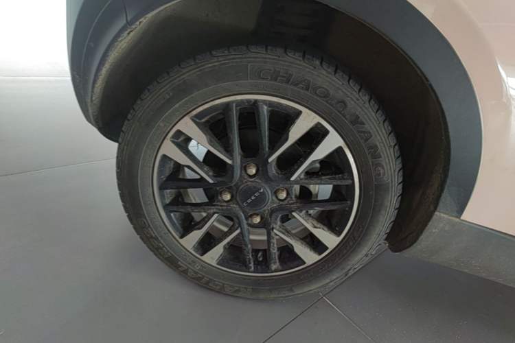 Used Chery QQ Little Ant 2022 Sweet Pink Edition Half-Sugar Version Lithium Iron Phosphate 29.2 kWh 30 kW 301 km Right Rear Wheel Hub