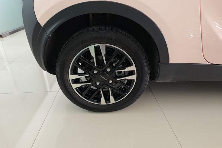 Used Chery QQ Little Ant 2022 Sweet Pink Edition Half-Sugar Version Lithium Iron Phosphate 29.2 kWh 30 kW 301 km Right Rear Wheel Hub