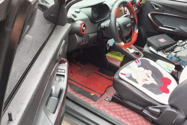 Used Chery QQ Little Ant 2022 Revised Version Sweet Pink Edition Half-Sugar Version Lithium Iron Phosphate 30.7 kWh 30 kW 301 km Driver Seat
