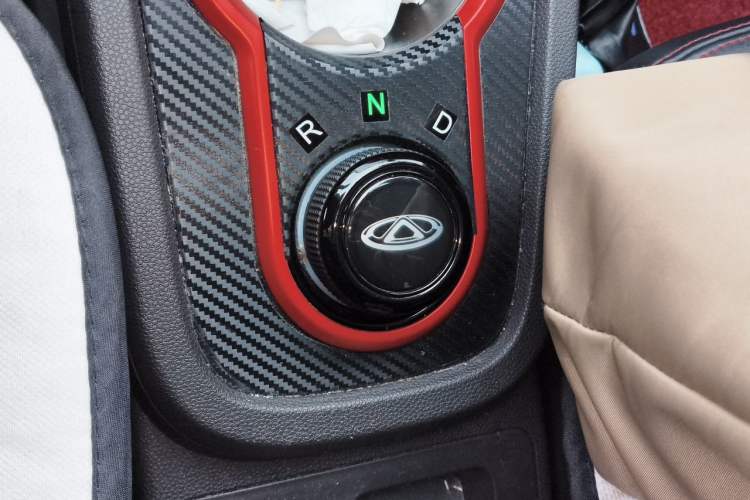 Used Chery QQ Little Ant 2022 Revised Version Sweet Pink Edition Half-Sugar Version Lithium Iron Phosphate 30.7 kWh 30 kW 301 km Gear Lever