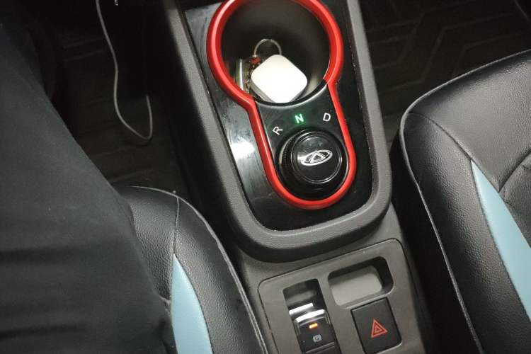 Used Chery QQ Little Ant 2022 Sweet Pink Edition Half-Sugar Version 3-Cell Lithium 30kW 301km Gear Lever