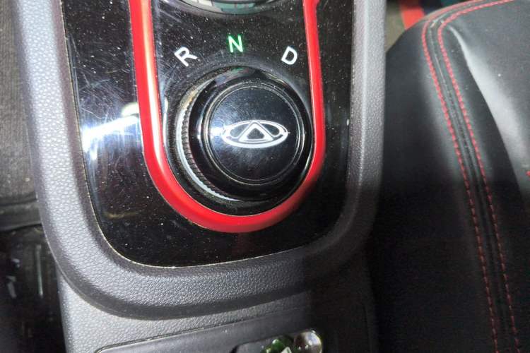 Used Chery QQ Little Ant 2022 Sweet Pink Edition Half-Sugar Version Lithium Iron Phosphate 30 kW 301 km Gear Lever