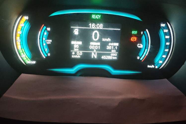 Used Chery QQ Little Ant 2022 Sweet Pink Edition Half-Sugar Version 3-Cell Lithium 30kW 301km Odometer Close Up