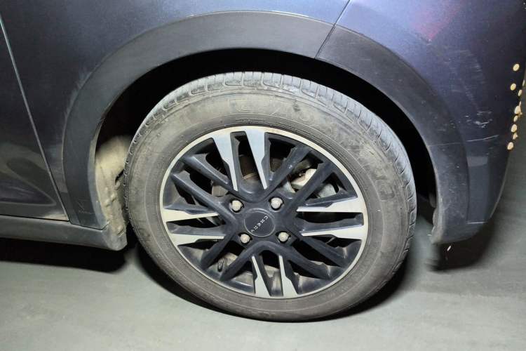 Used Chery QQ Little Ant 2022 Sweet Pink Edition Half-Sugar Version Lithium Iron Phosphate 30 kW 301 km Right Front Wheel Hub