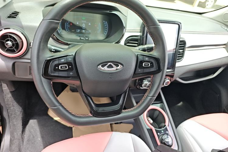Used Chery QQ Little Ant 2022 Revised Version Sweet Pink Edition Half-Sugar Version Lithium Iron Phosphate 30.7 kWh 30 kW 301 km Steering Wheel