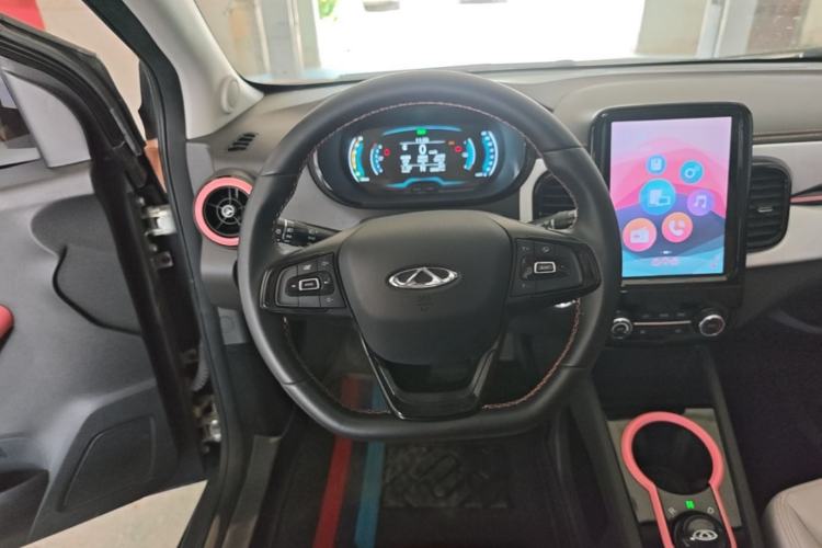Used Chery QQ Little Ant 2022 Sweet Pink Edition Half-Sugar Version Lithium Iron Phosphate 30 kW 301 km Steering Wheel