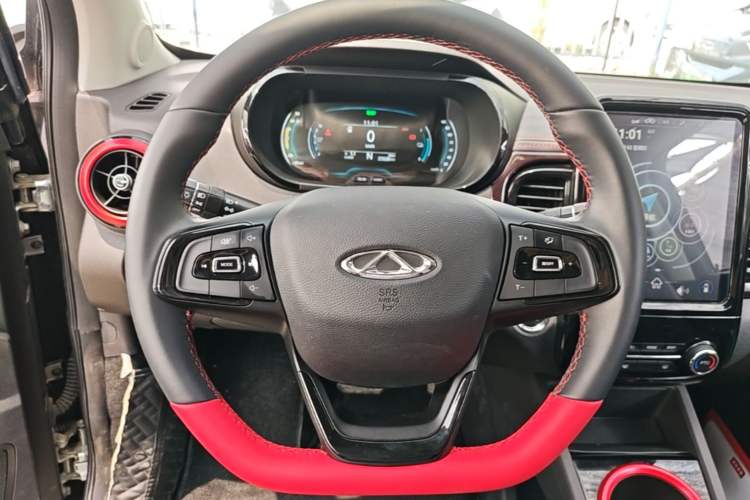 Used Chery QQ Little Ant 2022 Updated Version Sweet Pink Edition Full Sugar Version Lithium Iron Phosphate 30.7 kWh 30 kW 301 km Steering Wheel