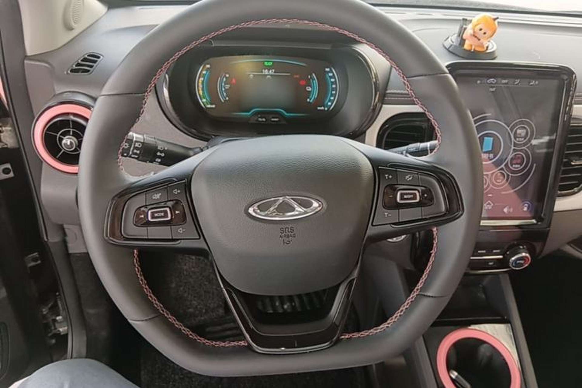 Used Chery QQ Little Ant 2022 Restyled Version Sweet Pink Edition Low-Sugar Version Lithium Iron Phosphate Battery 30.7 kWh 30 kW 301 km Steering Wheel