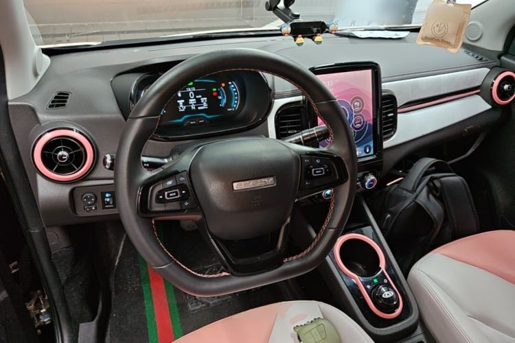 Used Chery QQ Little Ant 2022 Revised Version Sweet Pink Edition Half-Sugar Version Lithium Iron Phosphate 30.7 kWh 30 kW 301 km Steering Wheel