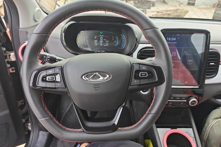 Used Chery QQ Little Ant 2022 Sweet Pink Edition Low-Sugar Version 30kW 301km Range Steering Wheel