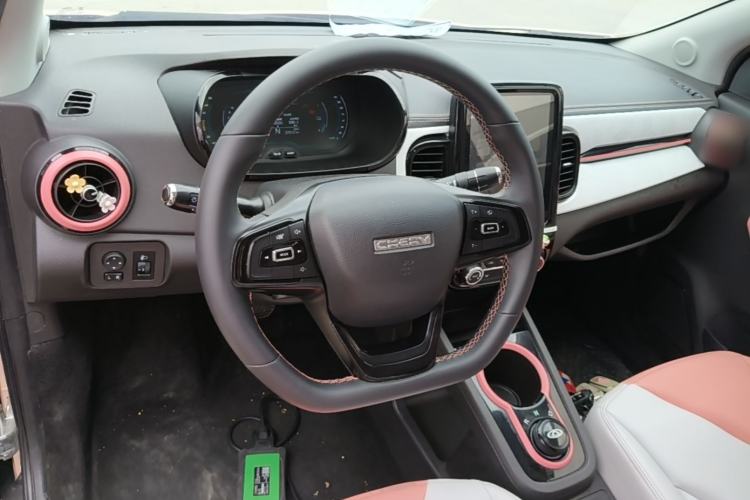 Used Chery QQ Little Ant 2022 Revised Version Sweet Pink Edition Half-Sugar Version Lithium Iron Phosphate 30.7 kWh 30 kW 301 km Steering Wheel