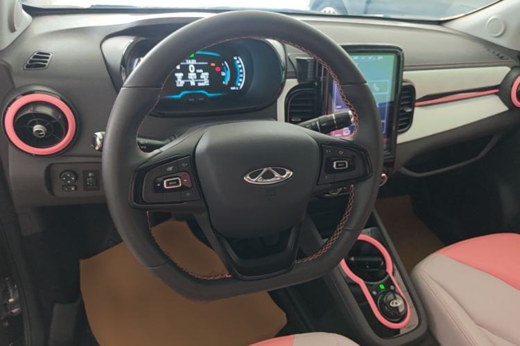 Used Chery QQ Little Ant 2022 Sweet Pink Edition Half-Sugar Version Lithium Iron Phosphate 29.2 kWh 30 kW 301 km Steering Wheel