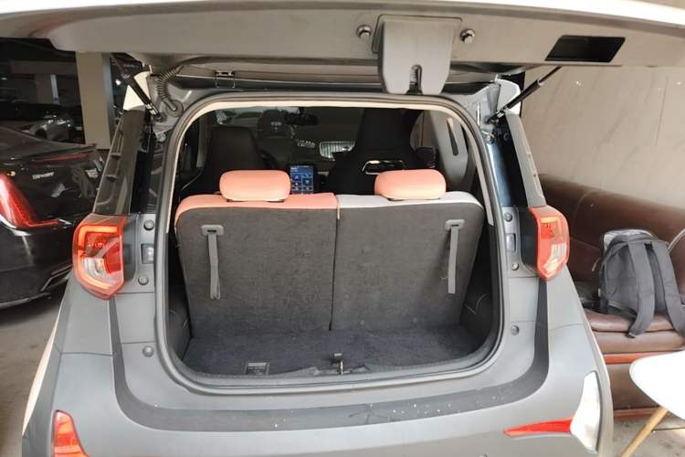 Used Chery QQ Little Ant 2022 Sweet Pink Edition Half-Sugar Version Lithium Iron Phosphate 29.2 kWh 30 kW 301 km Trunk