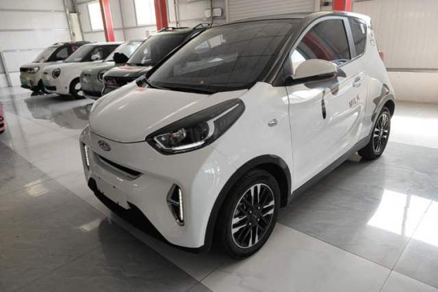Used Chery QQ Little Ant 2022 Revised Version Sweet Pink Edition Half-Sugar Version Lithium Iron Phosphate 30.7 kWh 30 kW 301 km