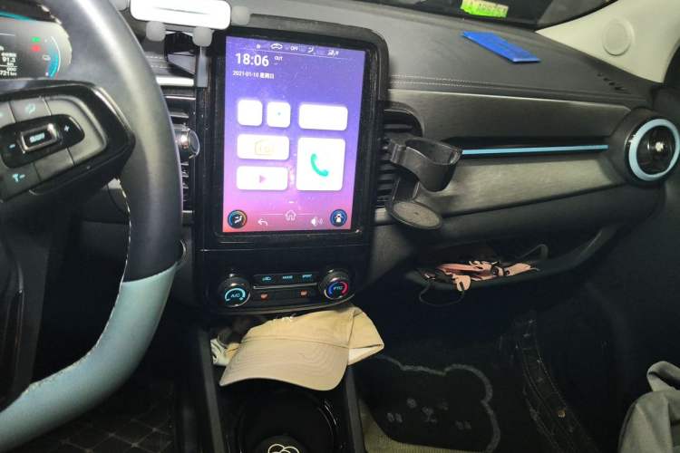 Used Chery QQ Little Ant 2022 Revised Version Sweet Pink Edition Half-Sugar Version Lithium Iron Phosphate 30.7 kWh 30 kW 301 km Audio And AC Panel
