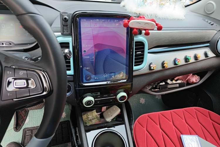 Used Chery QQ Little Ant 2022 Sweet Pink Edition Half-Sugar Version 3-Cell Lithium 30kW 301km Audio And AC Panel