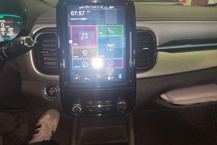 Used Chery QQ Little Ant 2022 Revised Version Sweet Pink Edition Half-Sugar Version Lithium Iron Phosphate 30.7 kWh 30 kW 301 km Audio And AC Panel