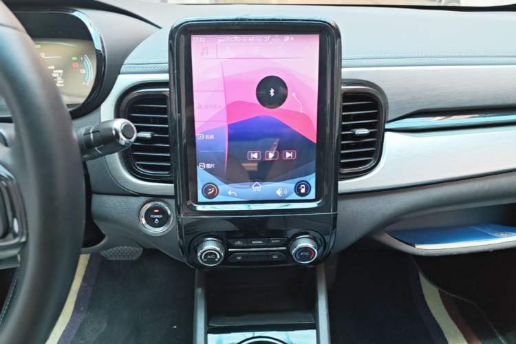 Used Chery QQ Little Ant 2022 Sweet Pink Edition Half-Sugar Version Lithium Iron Phosphate 29.2 kWh 30 kW 301 km Audio And AC Panel