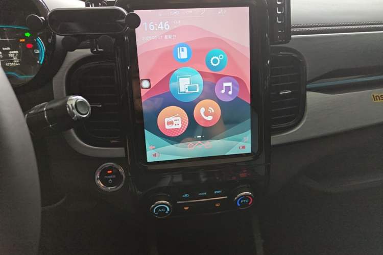 Used Chery QQ Little Ant 2022 Revised Version Sweet Pink Edition Low-Sugar Version 28.8 kWh 30 kW 301 km Audio And AC Panel