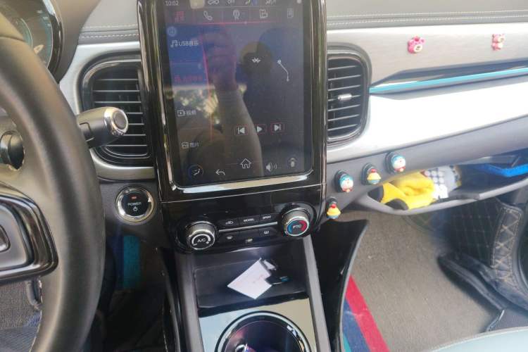 Used Chery QQ Little Ant 2022 Sweet Pink Edition Half-Sugar Version Lithium Iron Phosphate 30 kW 301 km Audio And AC Panel