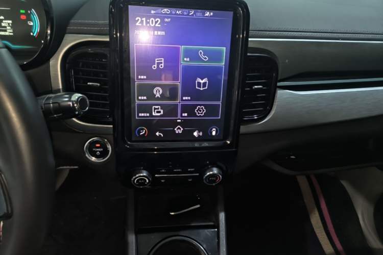 Used Chery QQ Little Ant 2022 Restyled Version Sweet Pink Edition Half-Sugar Version 30.6 kWh 30 kW 301 km Audio And AC Panel