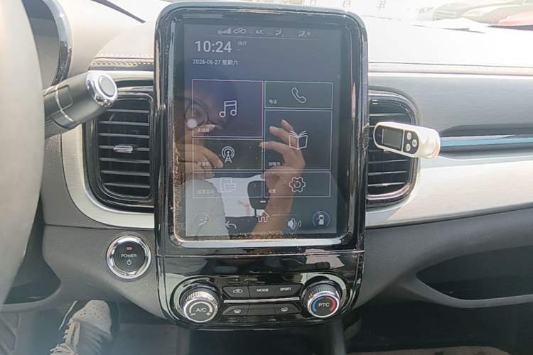 Used Chery QQ Little Ant 2022 Revised Version Sweet Pink Edition Half-Sugar Version Lithium Iron Phosphate 30.7 kWh 30 kW 301 km Audio And AC Panel
