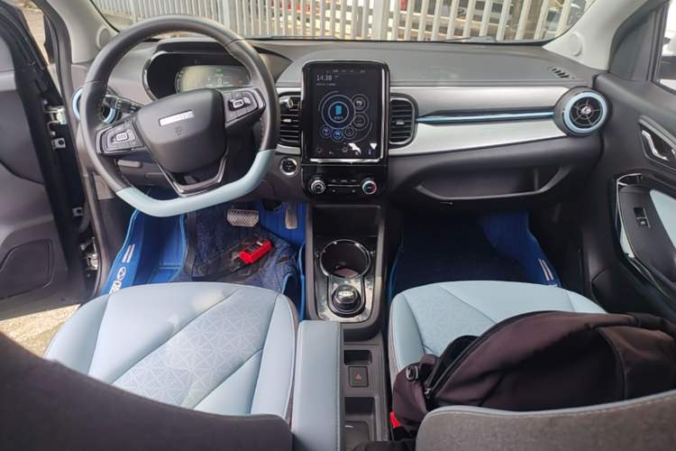 Used Chery QQ Little Ant 2022 Sweet Pink Edition Half-Sugar Version Lithium Iron Phosphate 30 kW 301 km Audio And AC Panel