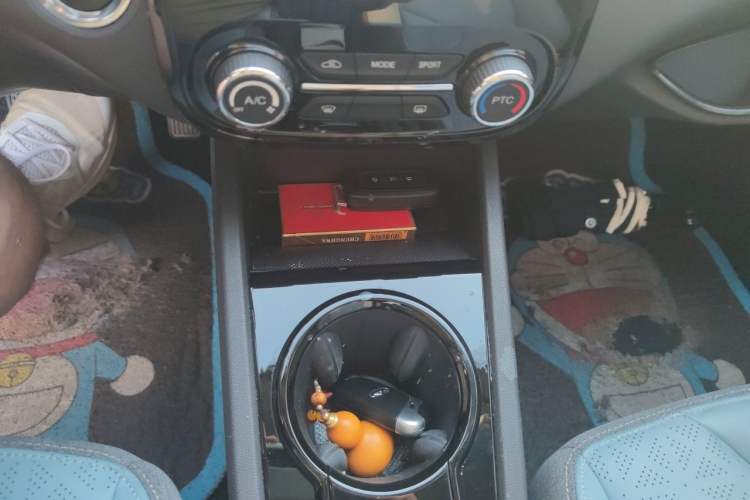 Used Chery QQ Little Ant 2022 Sweet Pink Edition Full-Sugar Version Lithium Iron Phosphate 30 kW 301 km Audio And AC Panel