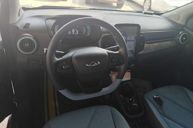 Used Chery QQ Little Ant 2022 Sweet Pink Edition Half-Sugar Version Lithium Iron Phosphate 29.2 kWh 30 kW 301 km Center Console