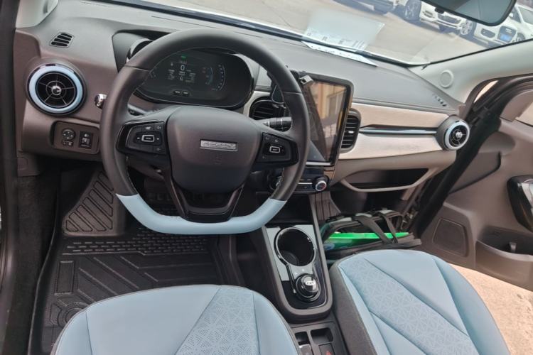 Used Chery QQ Little Ant 2022 Revised Version Sweet Pink Edition Half-Sugar Version Lithium Iron Phosphate 30.7 kWh 30 kW 301 km Center Console