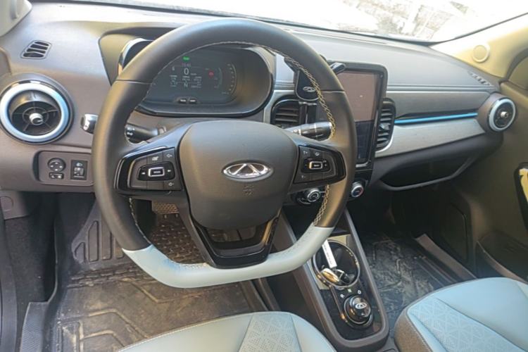 Used Chery QQ Little Ant 2022 Revised Version Sweet Pink Edition Half-Sugar Version Lithium Iron Phosphate 30.7 kWh 30 kW 301 km Center Console