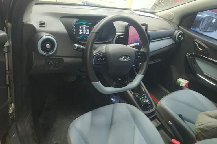 Used Chery QQ Little Ant 2022 Restyled Version Sweet Pink Edition Low-Sugar Version Lithium Iron Phosphate Battery 30.7 kWh 30 kW 301 km Center Console