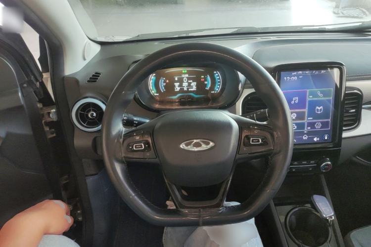 Used Chery QQ Little Ant 2022 Restyled Version Sweet Pink Edition Half-Sugar Version 28.8 kWh 30 kW 301 km Center Console