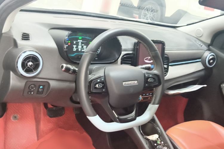 Used Chery QQ Little Ant 2022 Sweet Pink Edition Full-Sugar Version Lithium Iron Phosphate 30 kW 301 km Center Console
