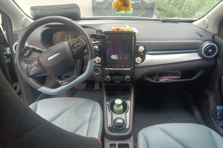 Used Chery QQ Little Ant 2022 Revised Version 2 Sweet Pink Edition Full-Sugar Version 30.6 kWh 30 kW 301 km Center Console