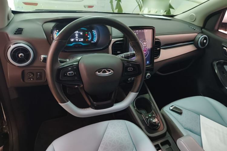 Used Chery QQ Little Ant 2022 Restyled Version Sweet Pink Edition Half-Sugar Version 28.8 kWh 30 kW 301 km Center Console