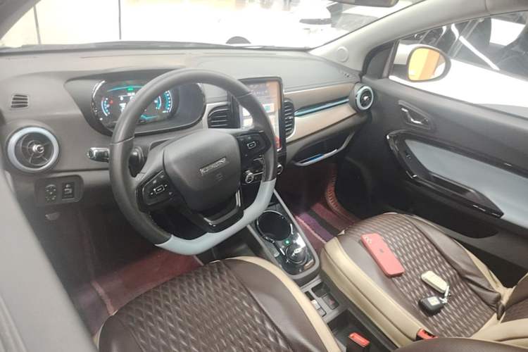 Used Chery QQ Little Ant 2022 Revised Version Sweet Pink Edition Half-Sugar Version Lithium Iron Phosphate 30.7 kWh 30 kW 301 km Center Console
