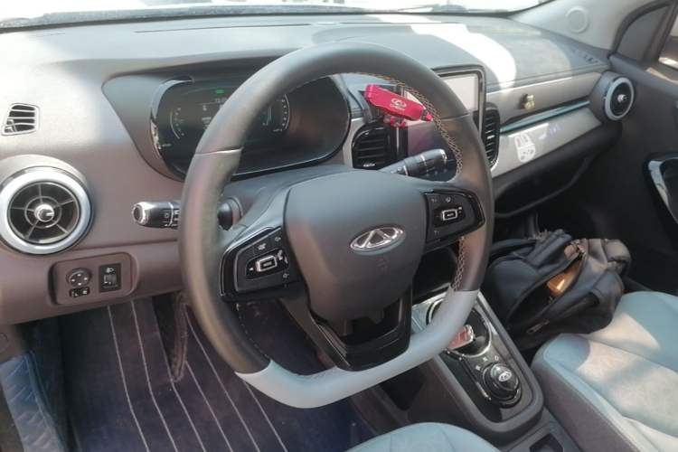Used Chery QQ Little Ant 2022 Restyled Version Sweet Pink Edition Half-Sugar Version 28.8 kWh 30 kW 301 km Center Console