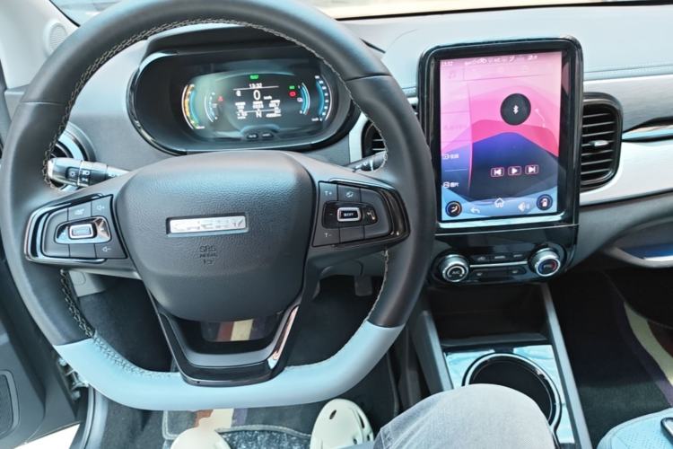 Used Chery QQ Little Ant 2022 Sweet Pink Edition Half-Sugar Version Lithium Iron Phosphate 29.2 kWh 30 kW 301 km Center Console