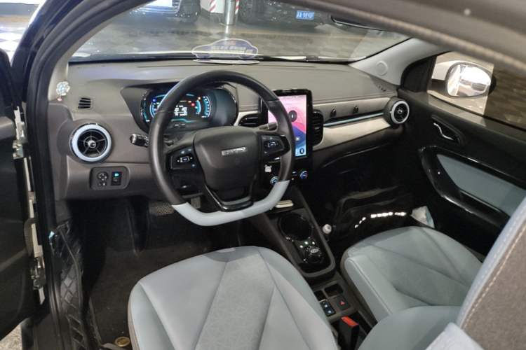 Used Chery QQ Little Ant 2022 Sweet Pink Edition Half-Sugar Version 3-Cell Lithium 30kW 301km Center Console